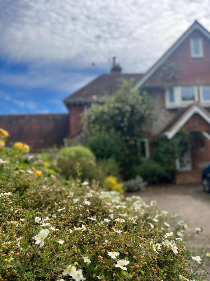 Stonehenge Hostel - Yha Affliated Cholderton Bagian luar foto