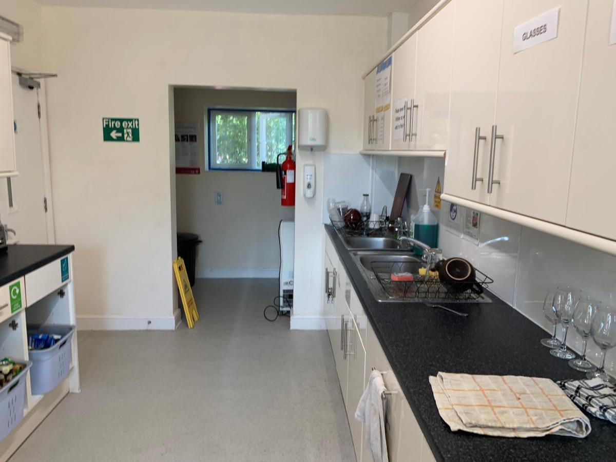 Stonehenge Hostel - Yha Affliated Cholderton Bagian luar foto
